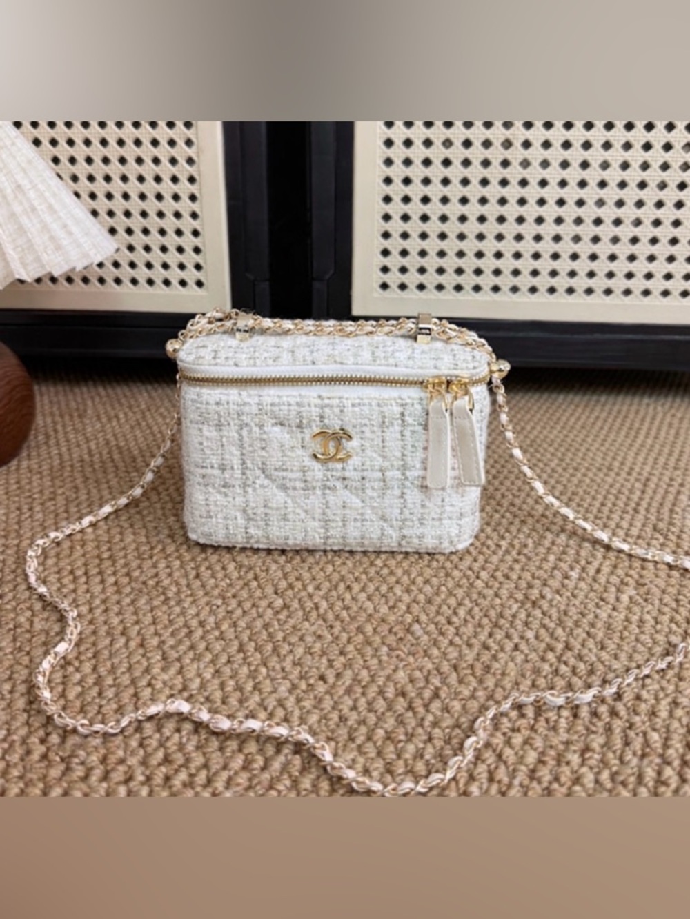 CHANEL MAKEUP BAG WHITE